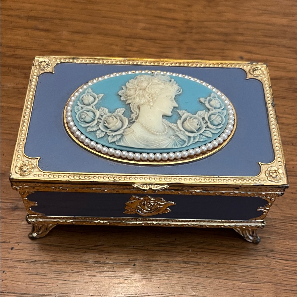 Vintage cameo music and jewelry box